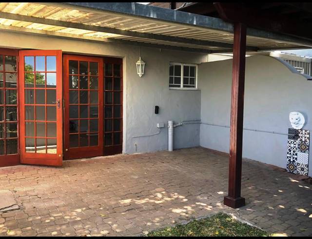 2 BEDROOM HOUSE RENTED IN RICHMOND HILL